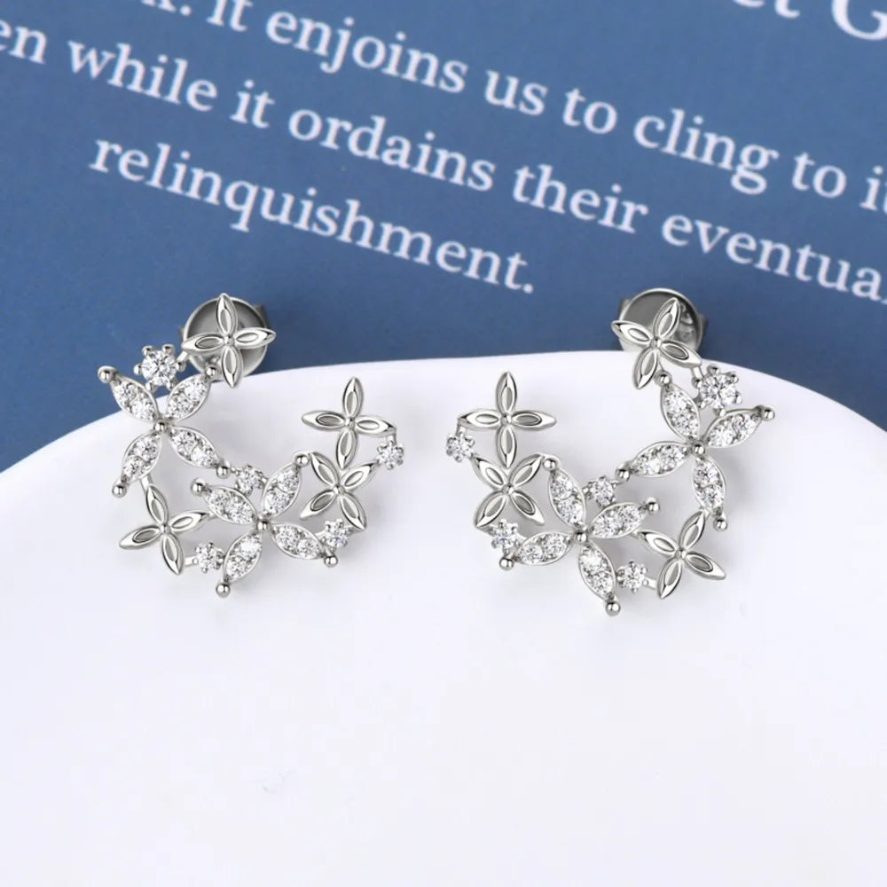 Lucky four-leaf clover earrings exude a refined and romantic charm for dates