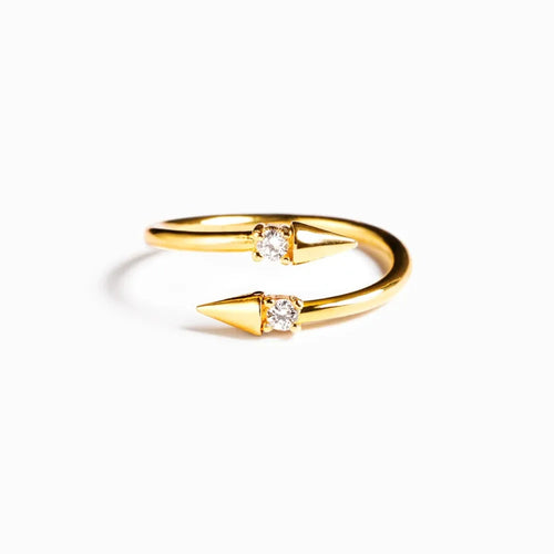 Zircon-Set Ring for Individual Fashion Matching